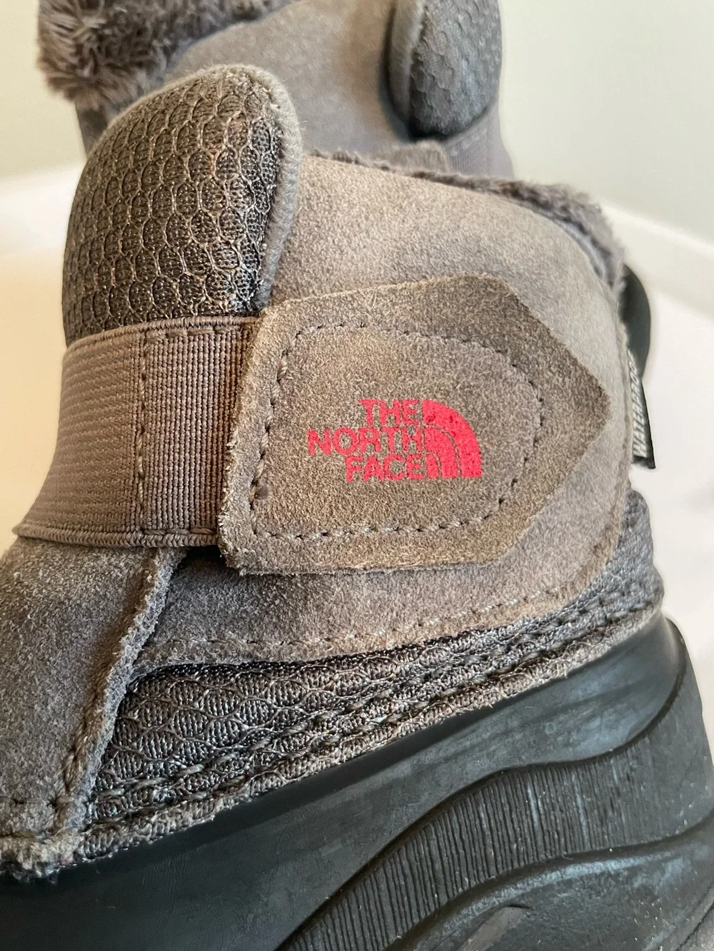 The North Face Toddler Alpenglow Il boots gray Insulated Waterproof Snow Boots 6